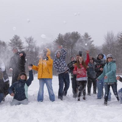 正规赌篮球的软件 students enjoy free winter sports at Pats Peak